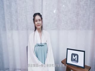 我的亞洲熟女給口交並騎在我親愛的，直到我在緊張的陰戶內射精